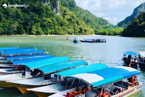 Pantai Cenang Travel Guide: Langkawi’s Most Popular Beach
